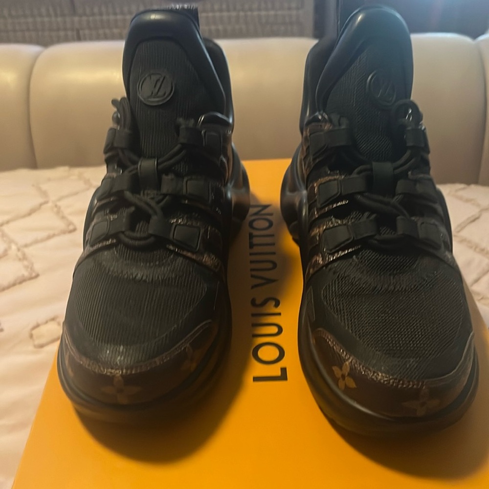 LV Arch-light Sneakers 380N